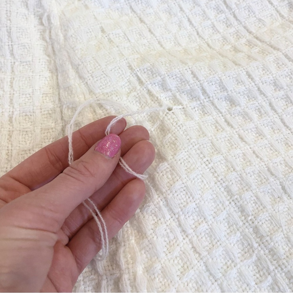 Vintage White Knit Poncho Cape Wedding Fringe Boho Bohemian Hippie Button Up - Picture 8 of 12